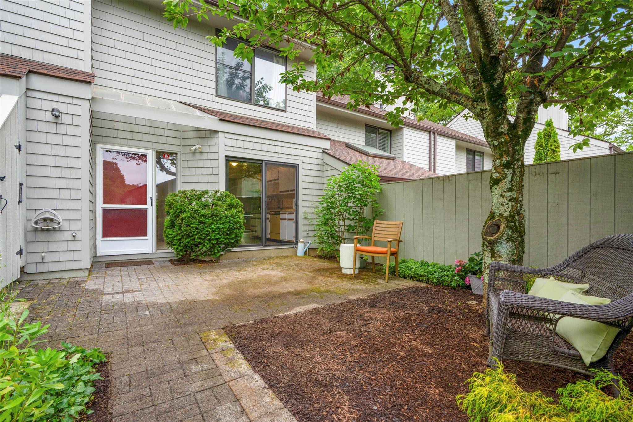 Larchmont, NY 10538,33 Pine Ridge RD
