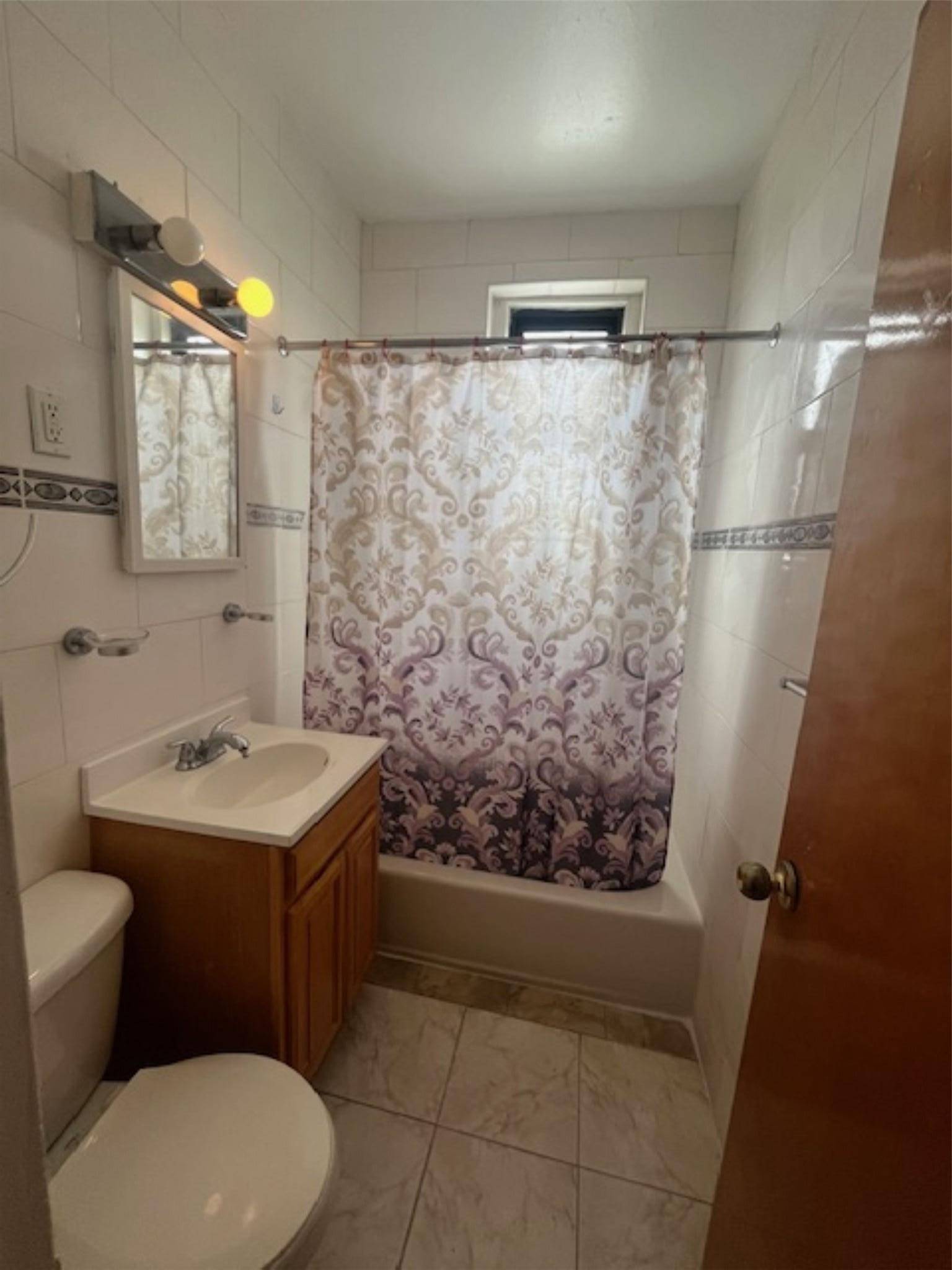 Flushing, NY 11354,3338 Parsons BLVD #6G
