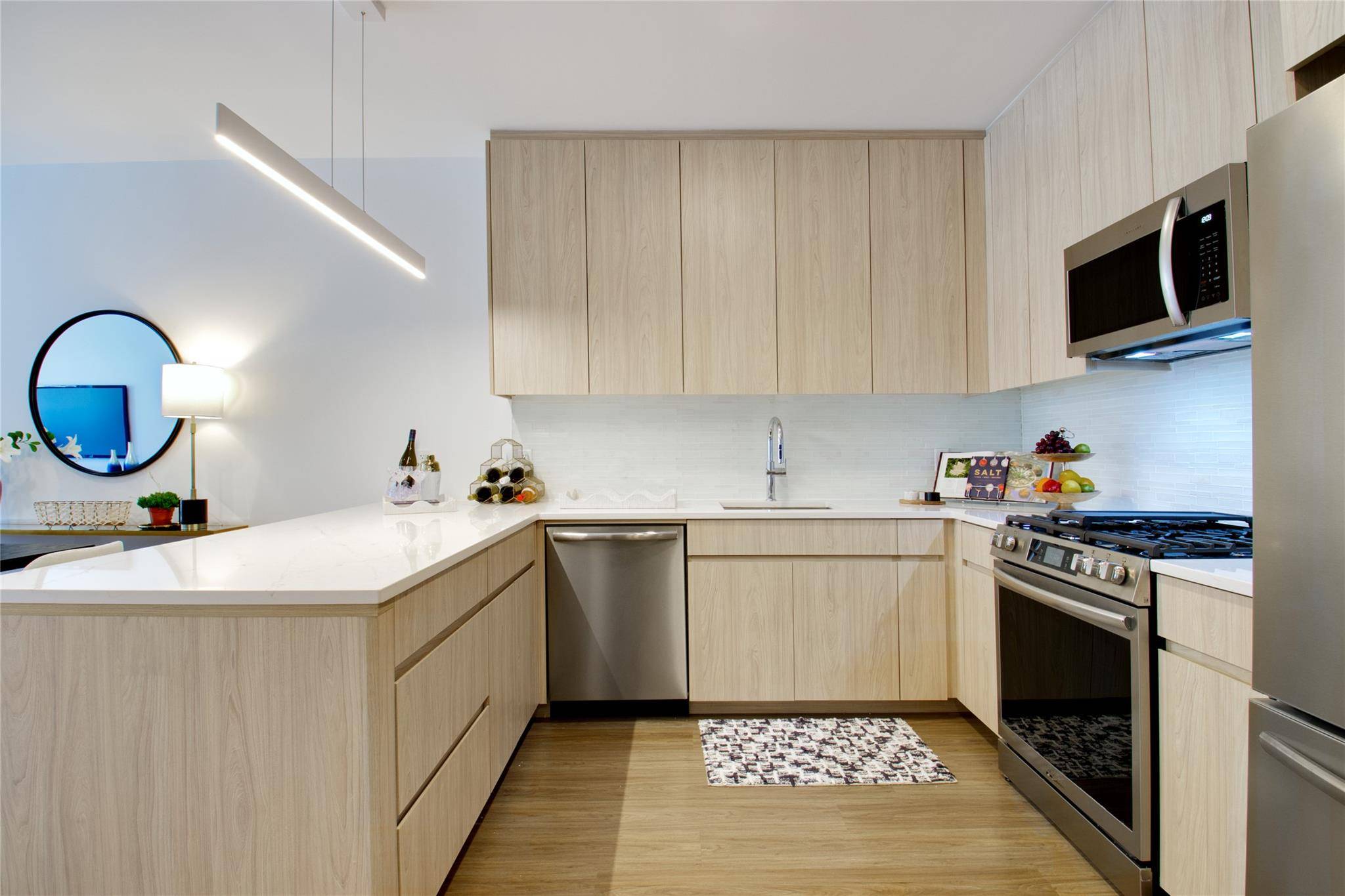 Roslyn, NY 11576,333 Warner AVE #406