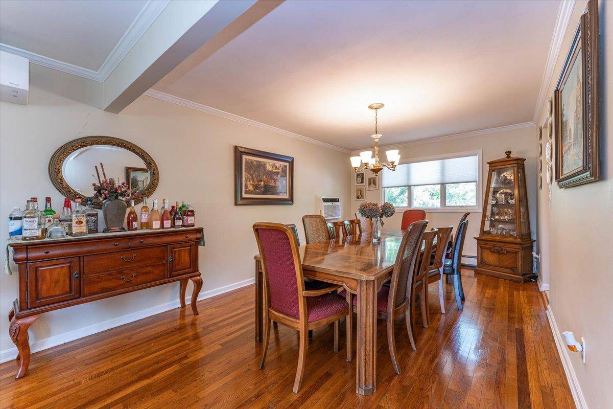 Woodmere, NY 11598,528 Longacre AVE
