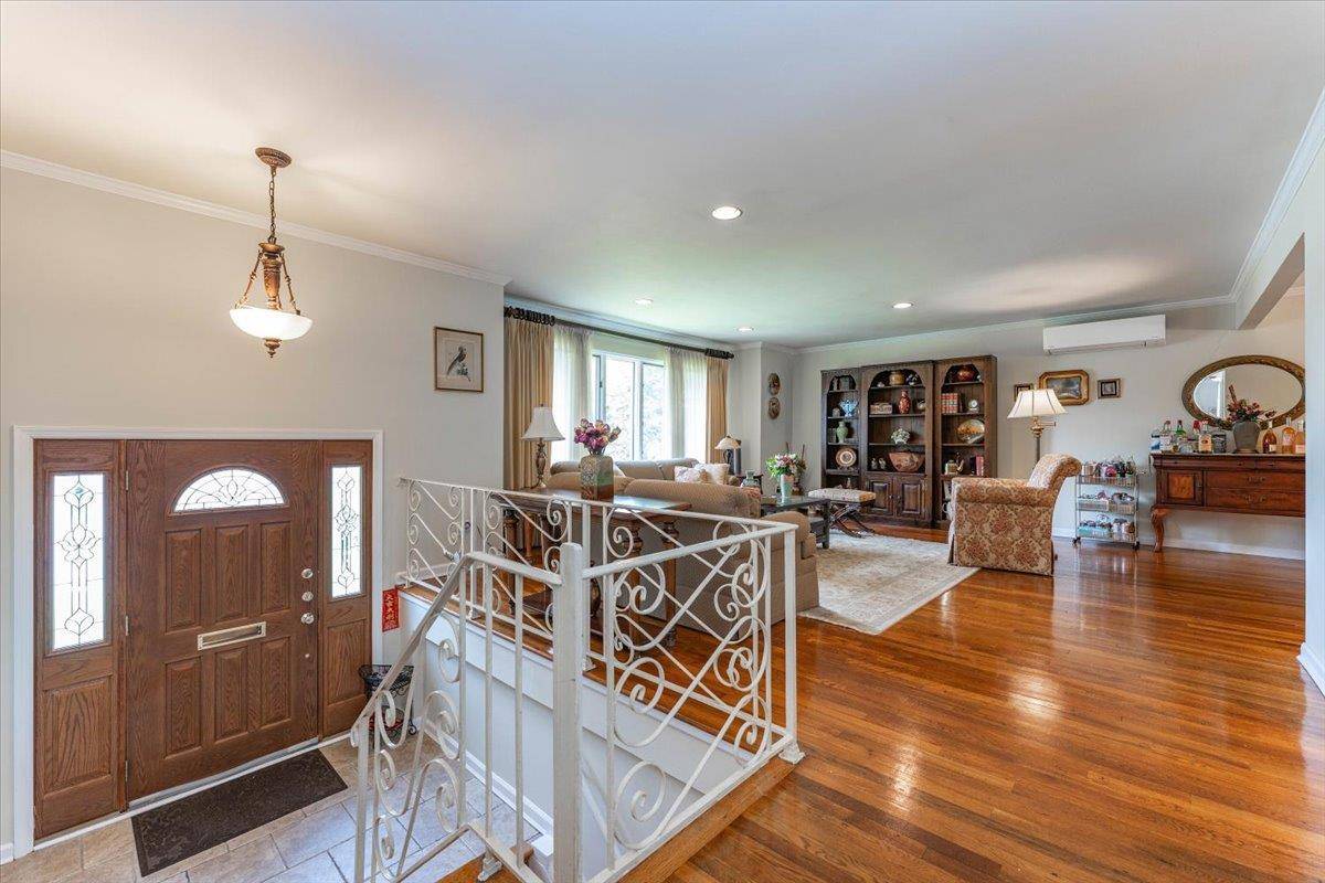 Woodmere, NY 11598,528 Longacre AVE