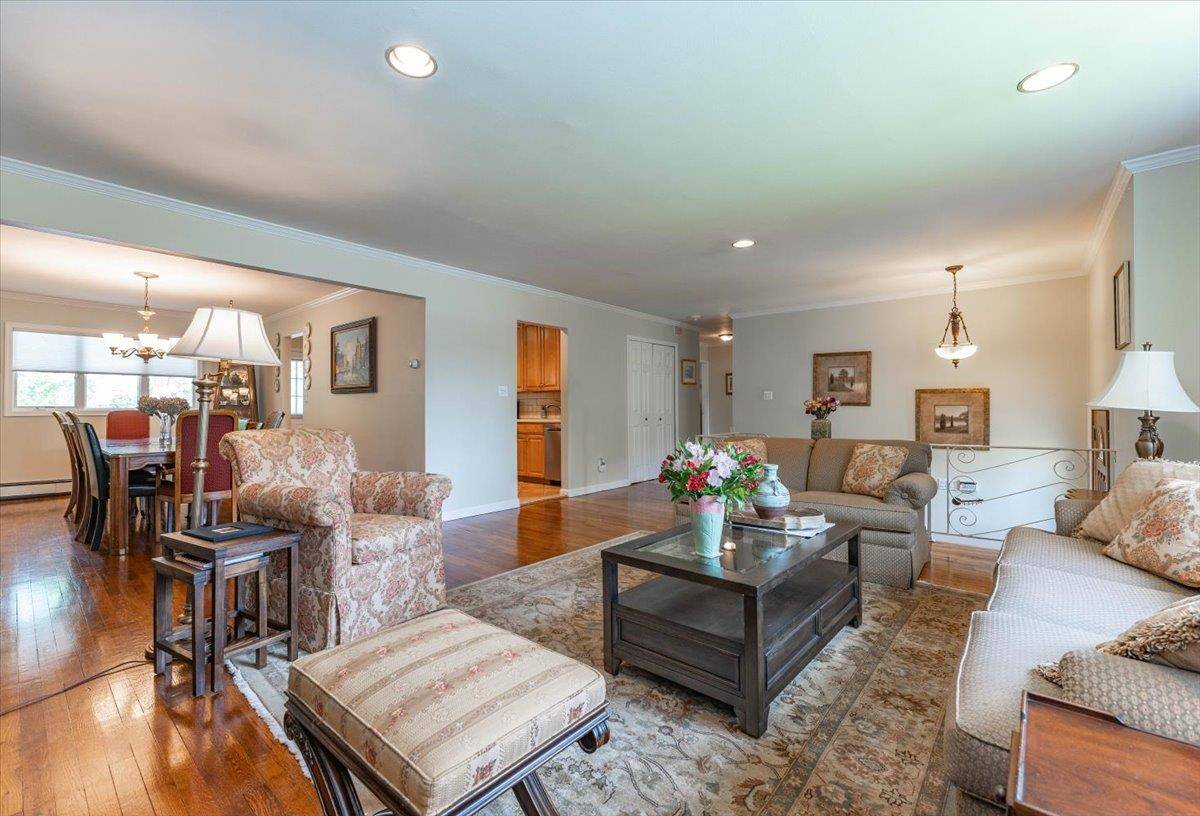 Woodmere, NY 11598,528 Longacre AVE