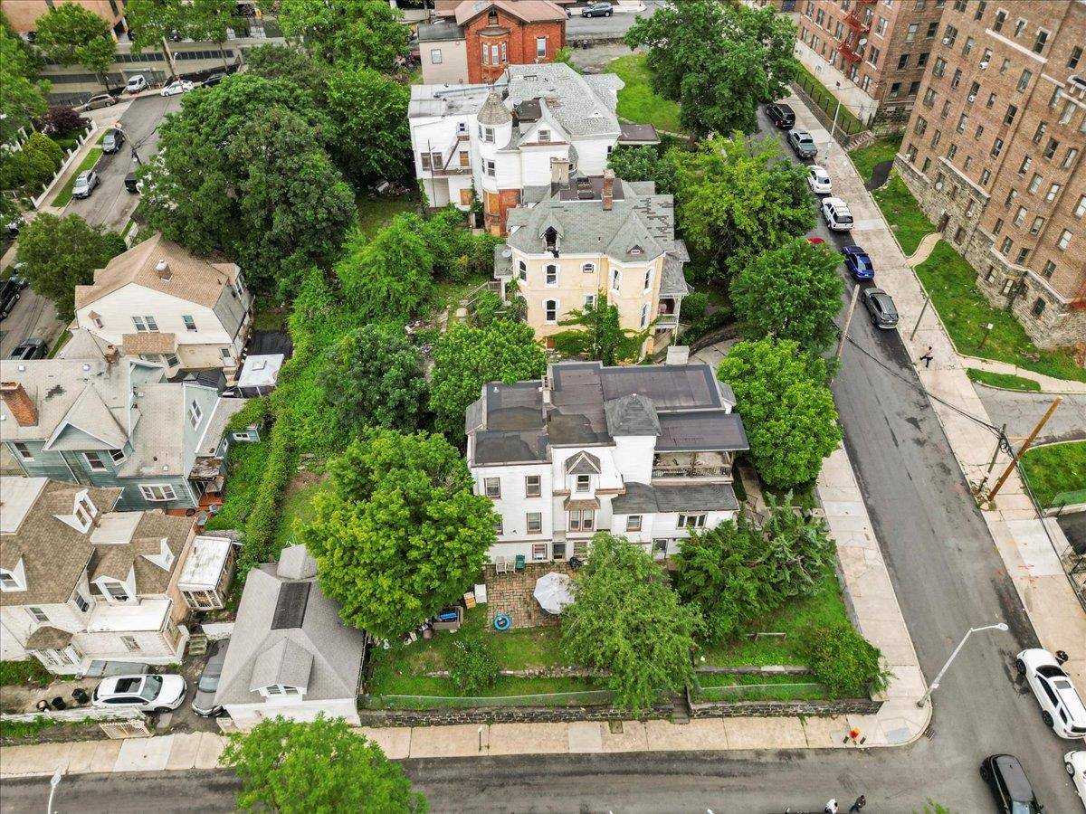 Yonkers, NY 10701,39 Locust Hill