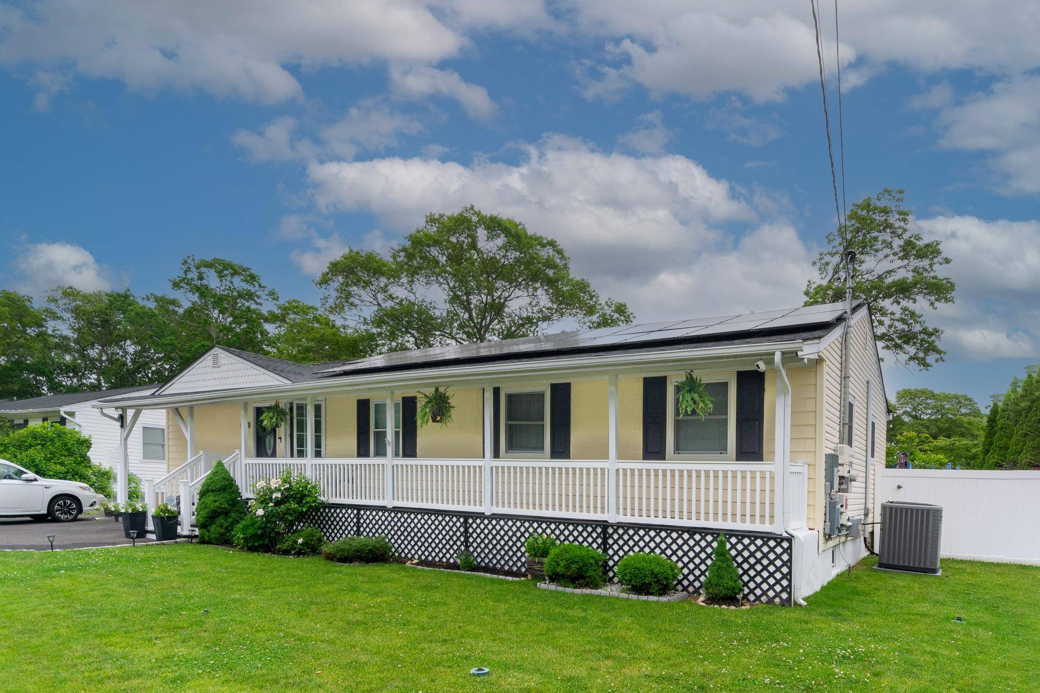 Holbrook, NY 11741,1993 Lincoln AVE