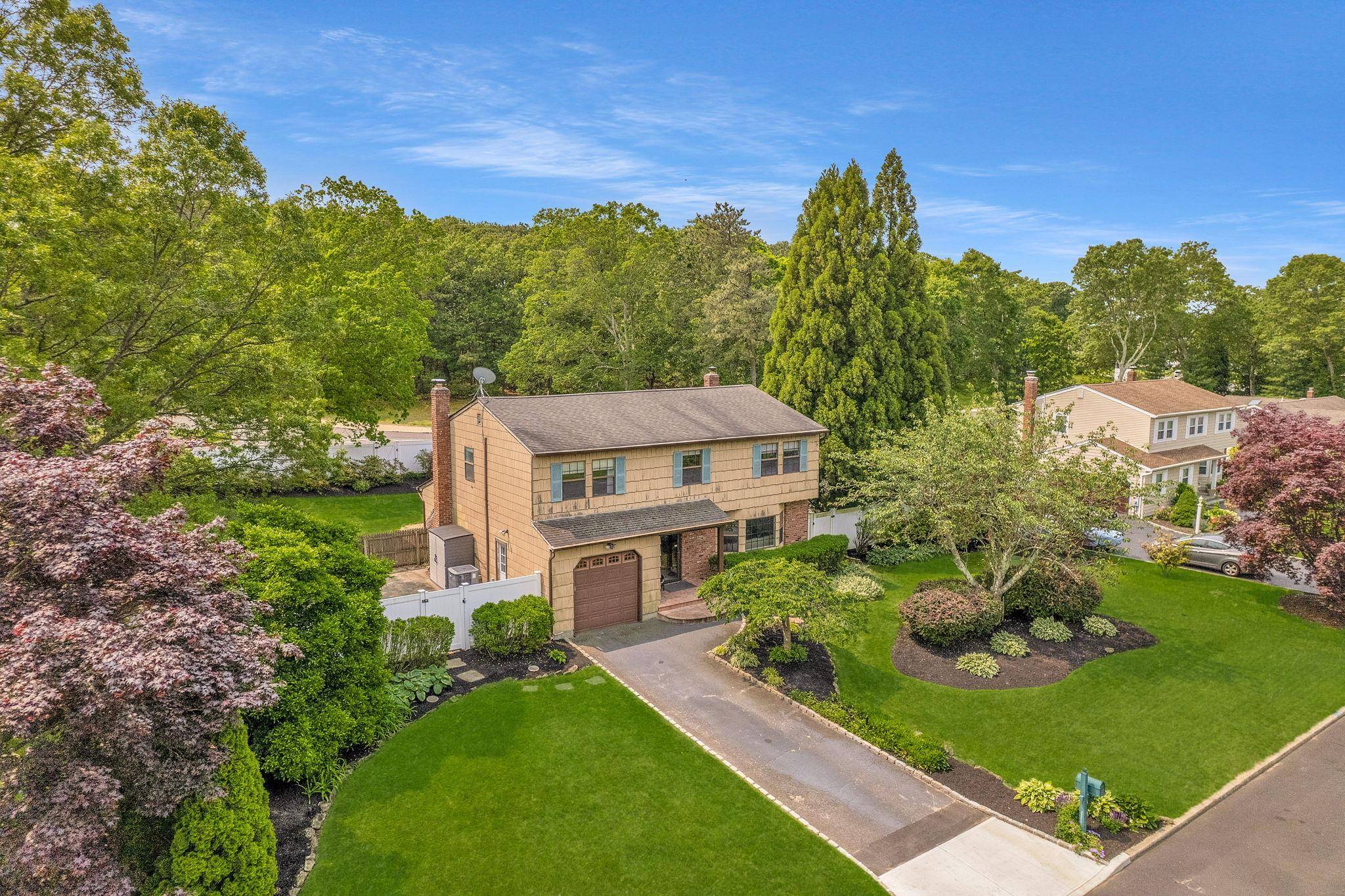 Holtsville, NY 11742,8 Astro CT