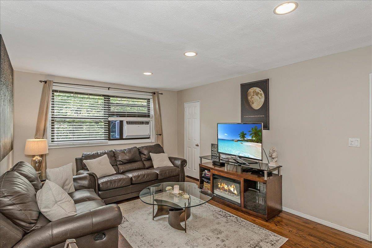 Whitestone, NY 11357,16-39 160th ST #6422