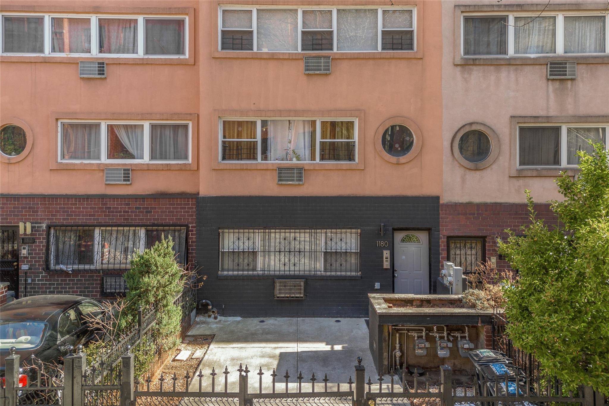 Bronx, NY 10456,1180 Sherman AVE