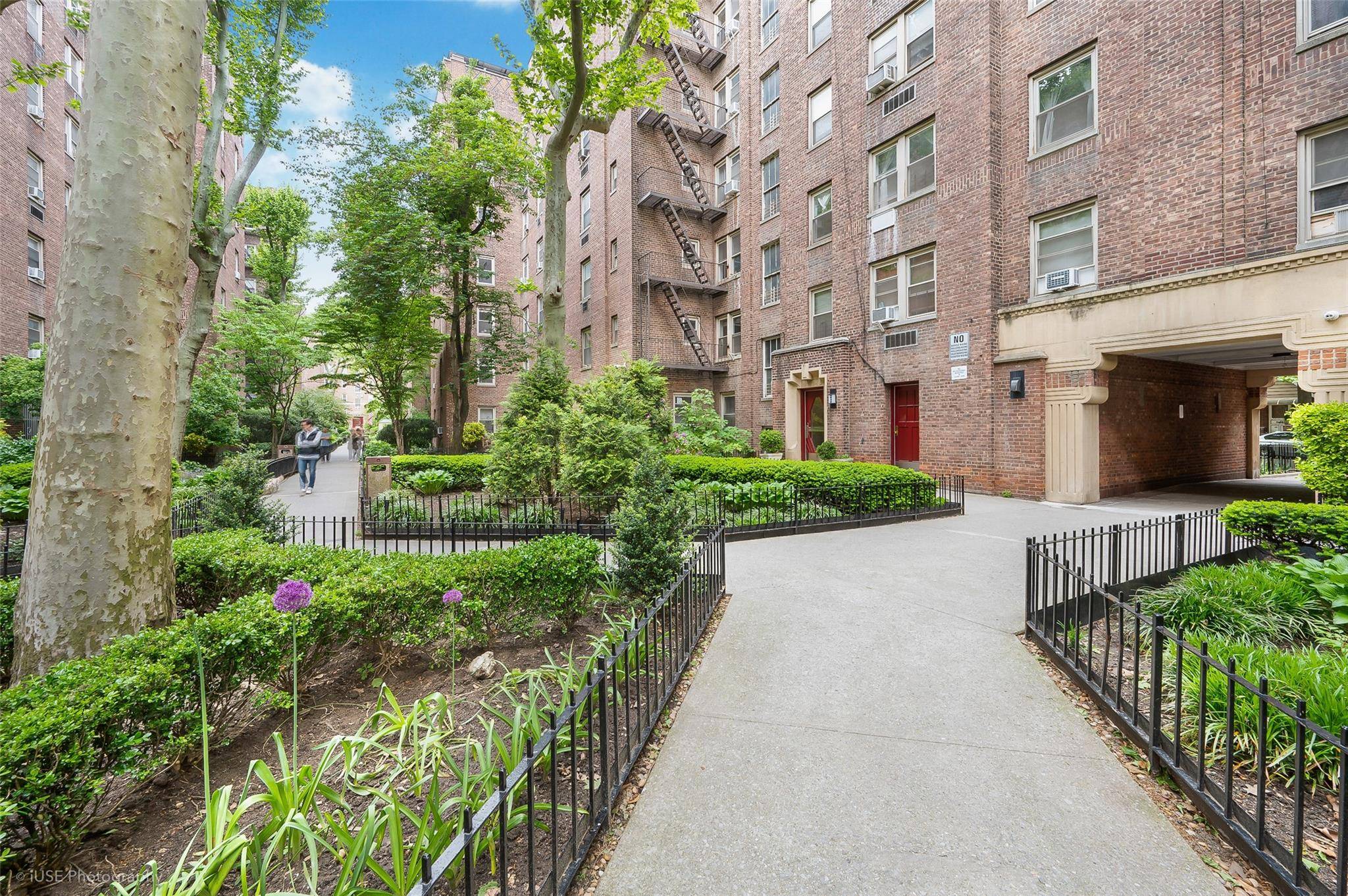 Woodside, NY 11377,48-25 43rd ST #1J
