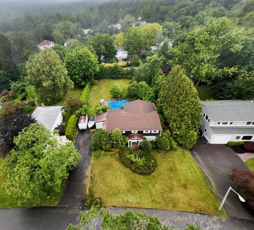 Monsey, NY 10952,8 Macintosh LN