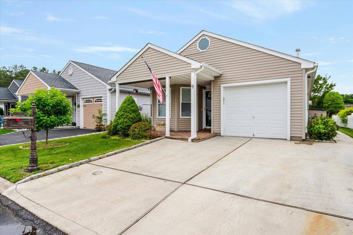 Manorville, NY 11949,9 Orange Tree CT