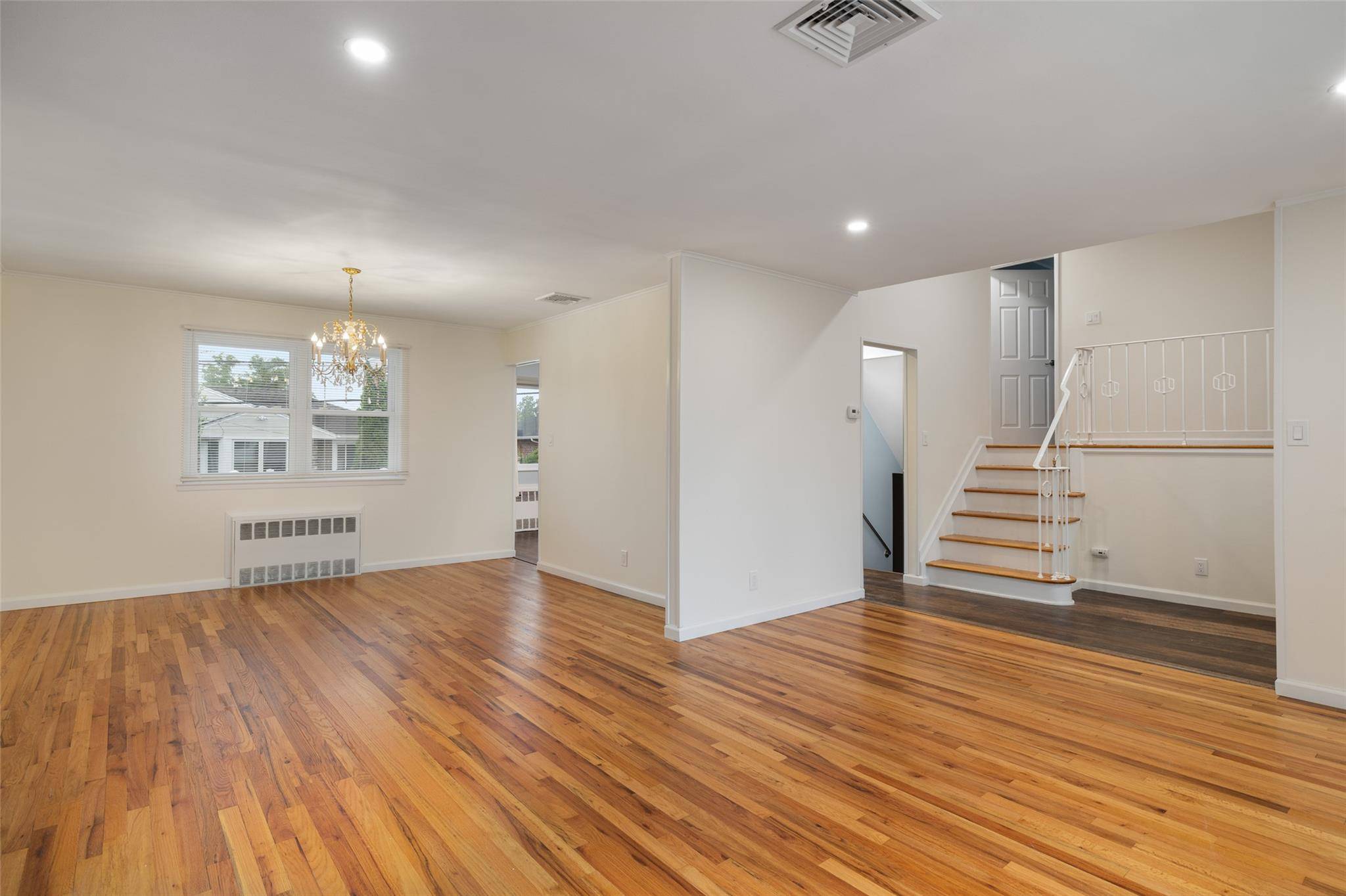 Seaford, NY 11783,4100 Meadow LN