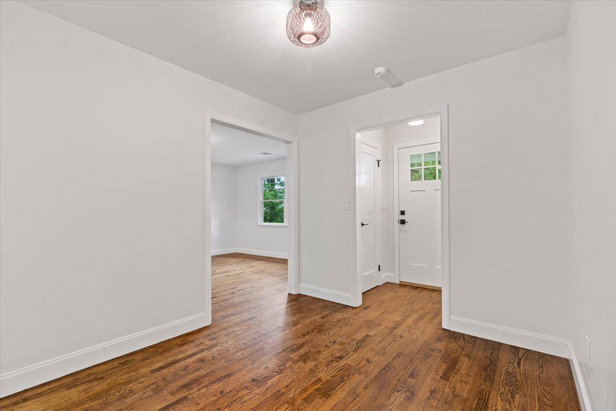 White Plains, NY 10606,19 Midchester AVE