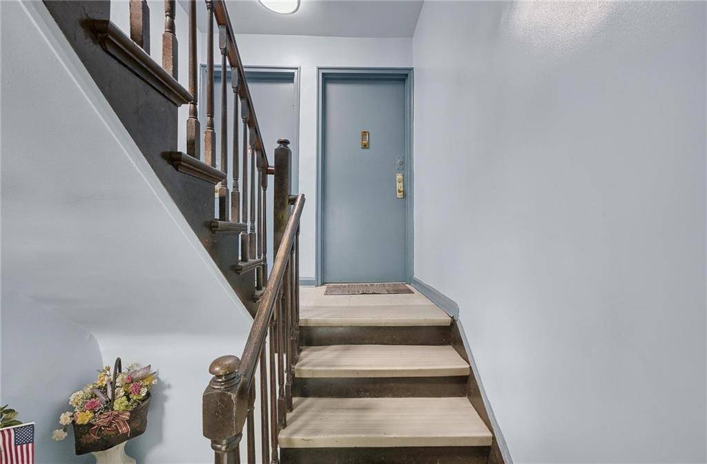 Howard Beach, NY 11414,91-49 153rd AVE #123