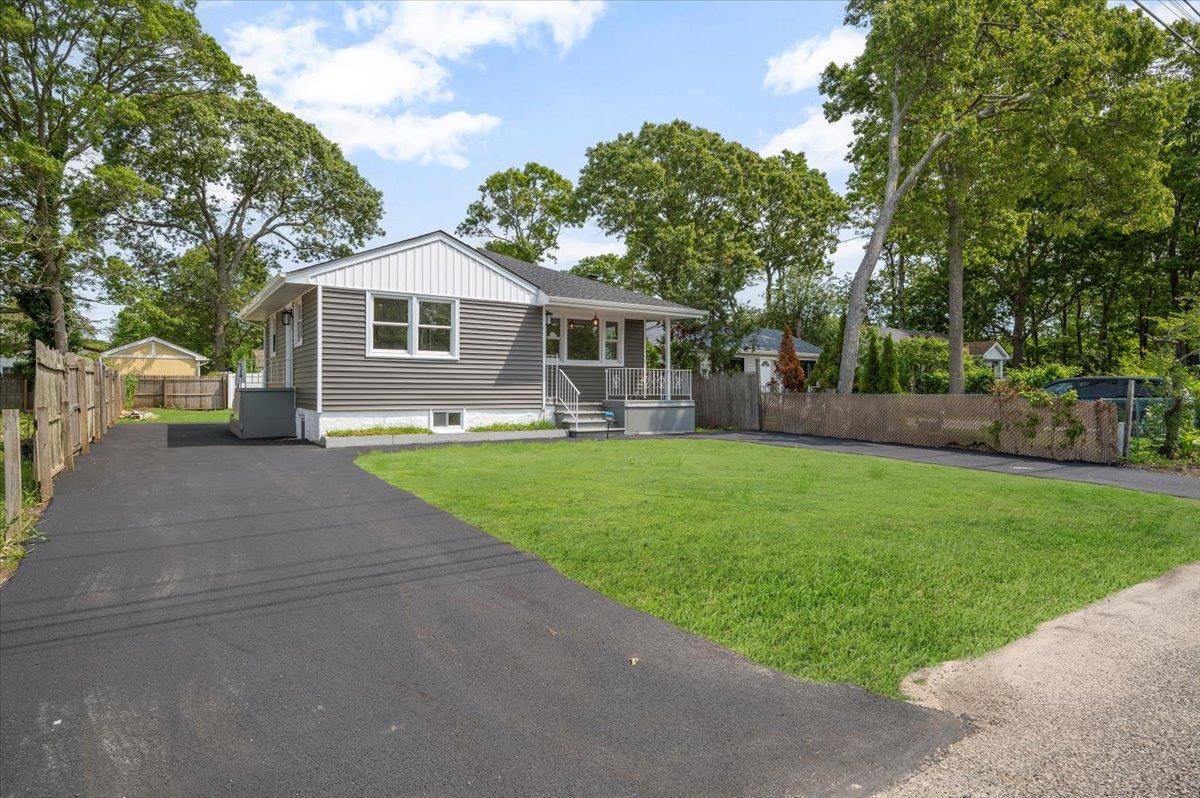 Mastic Beach, NY 11951,15 Robinwood DR