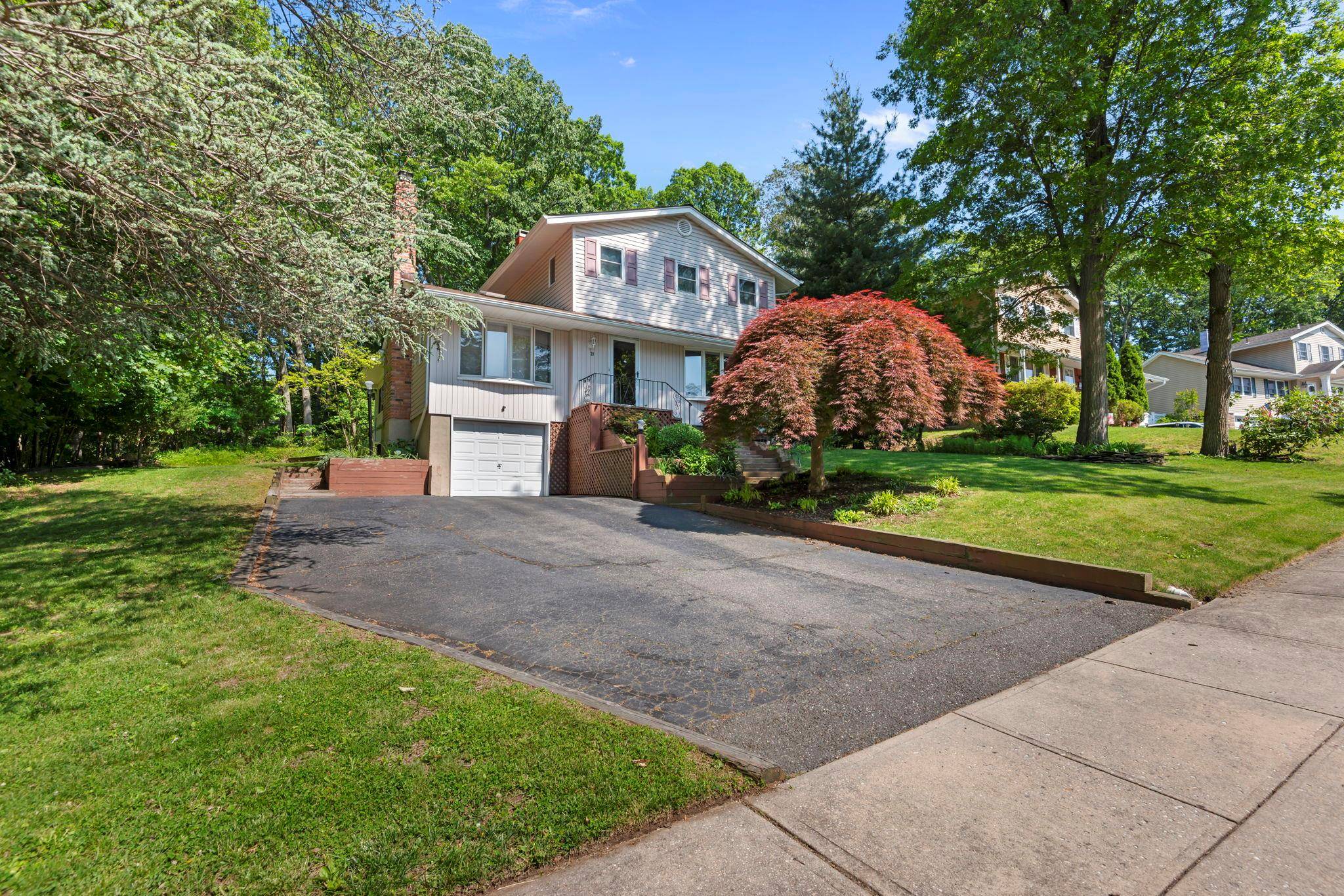 Kings Park, NY 11754,29 Ravenwood DR