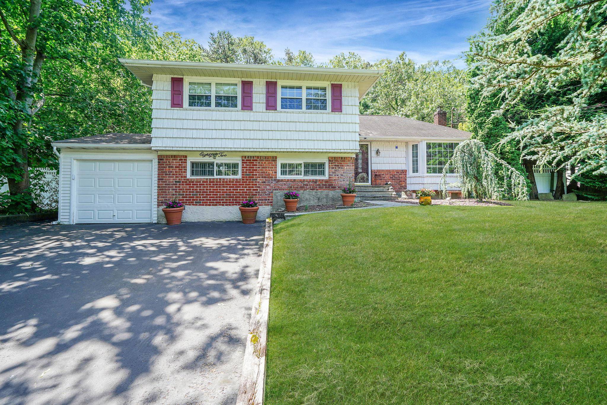 Smithtown, NY 11787,82 Cornell DR