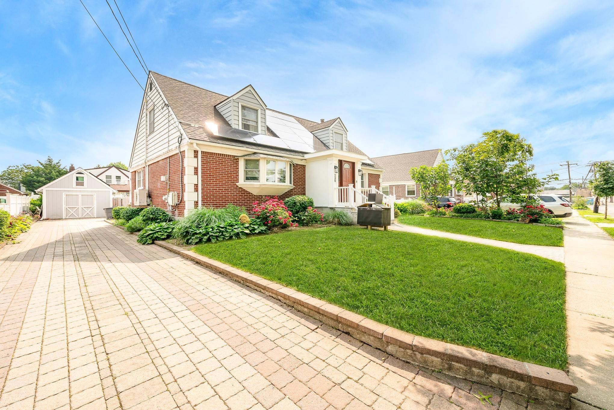 Mineola, NY 11501,136 Wardwell RD