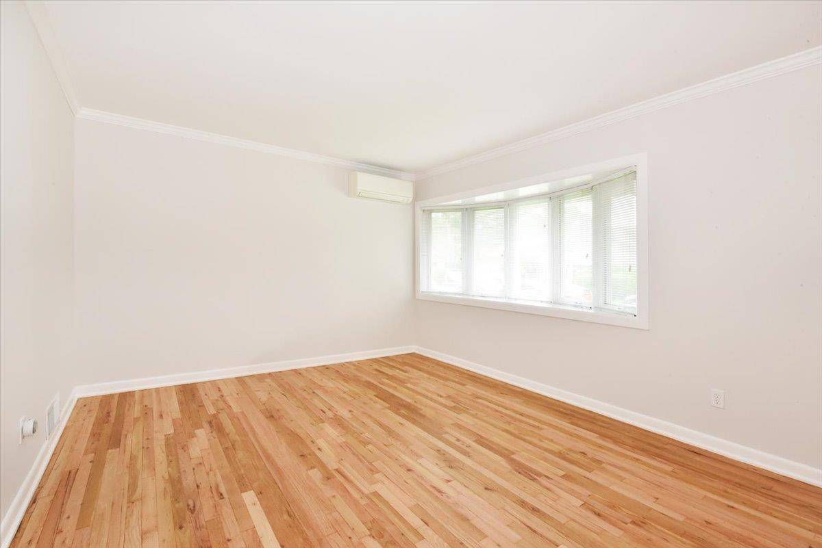 Massapequa Park, NY 11762,92 Smith ST