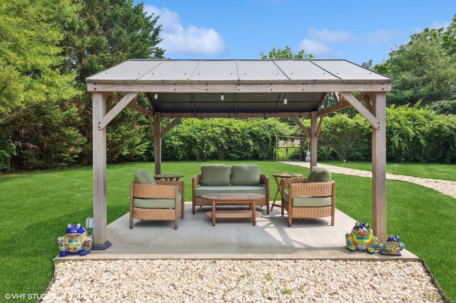 Southold, NY 11971,525 South Harbor RD