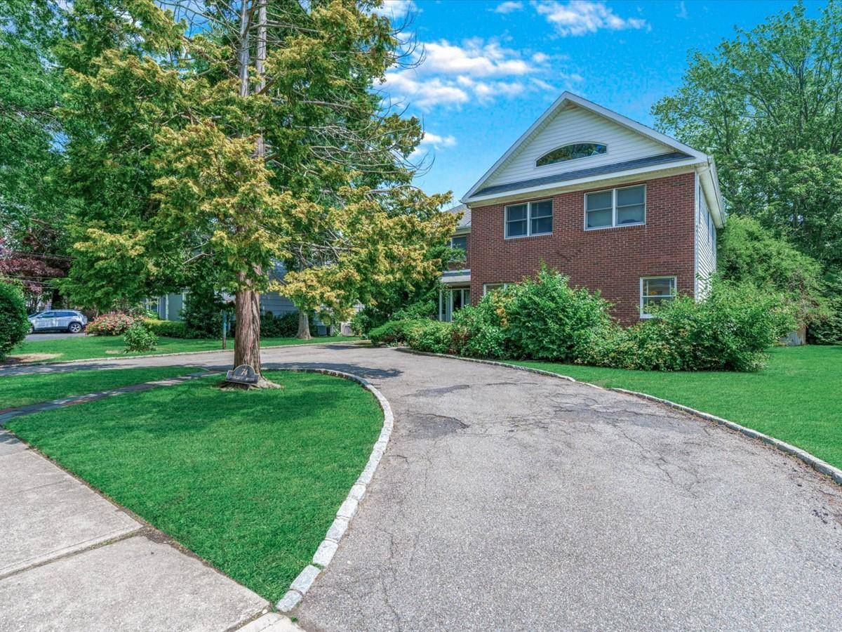 Lawrence, NY 11559,74 Margaret AVE