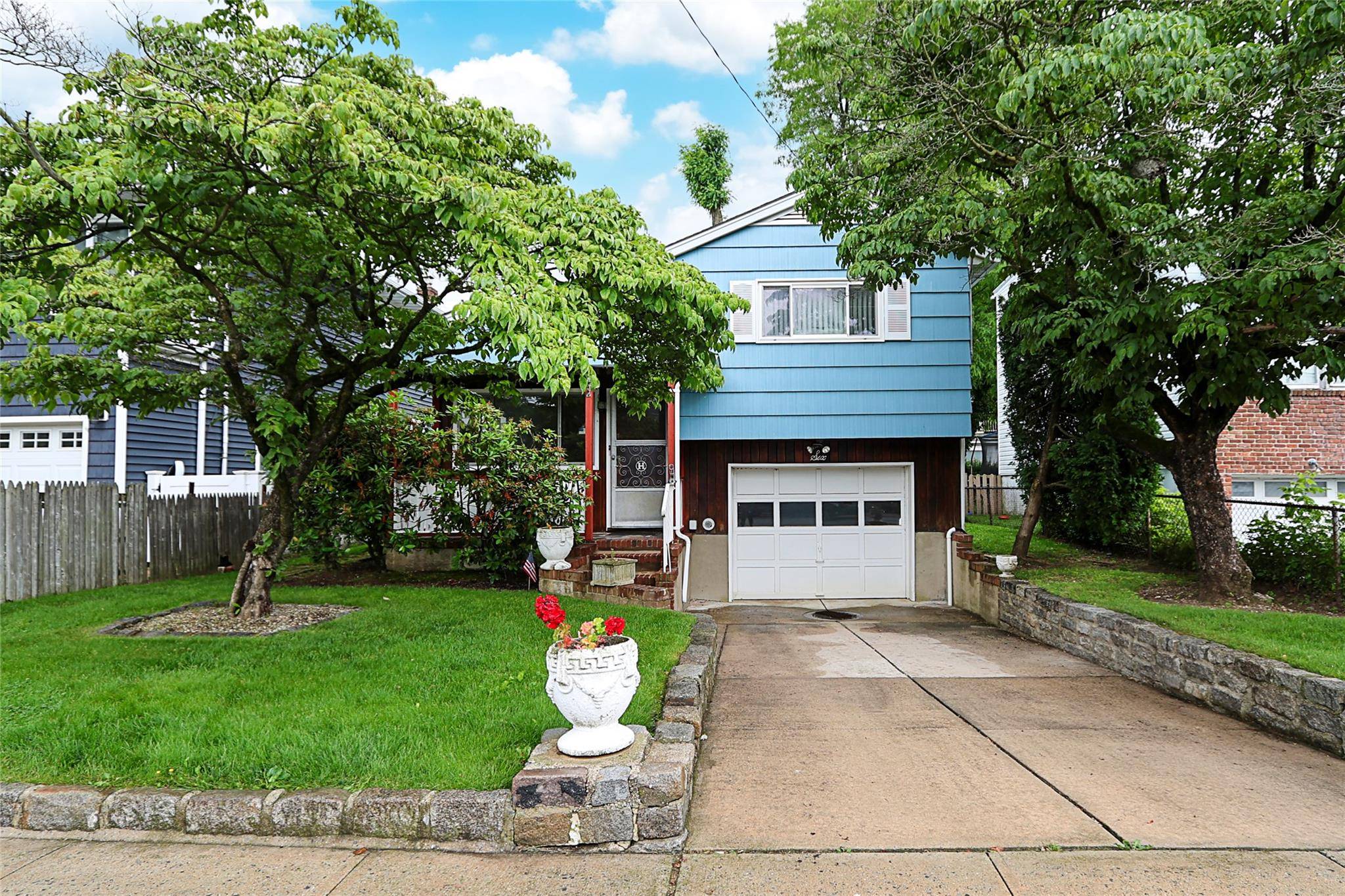 Port Washington, NY 11050,6 Pequot AVE