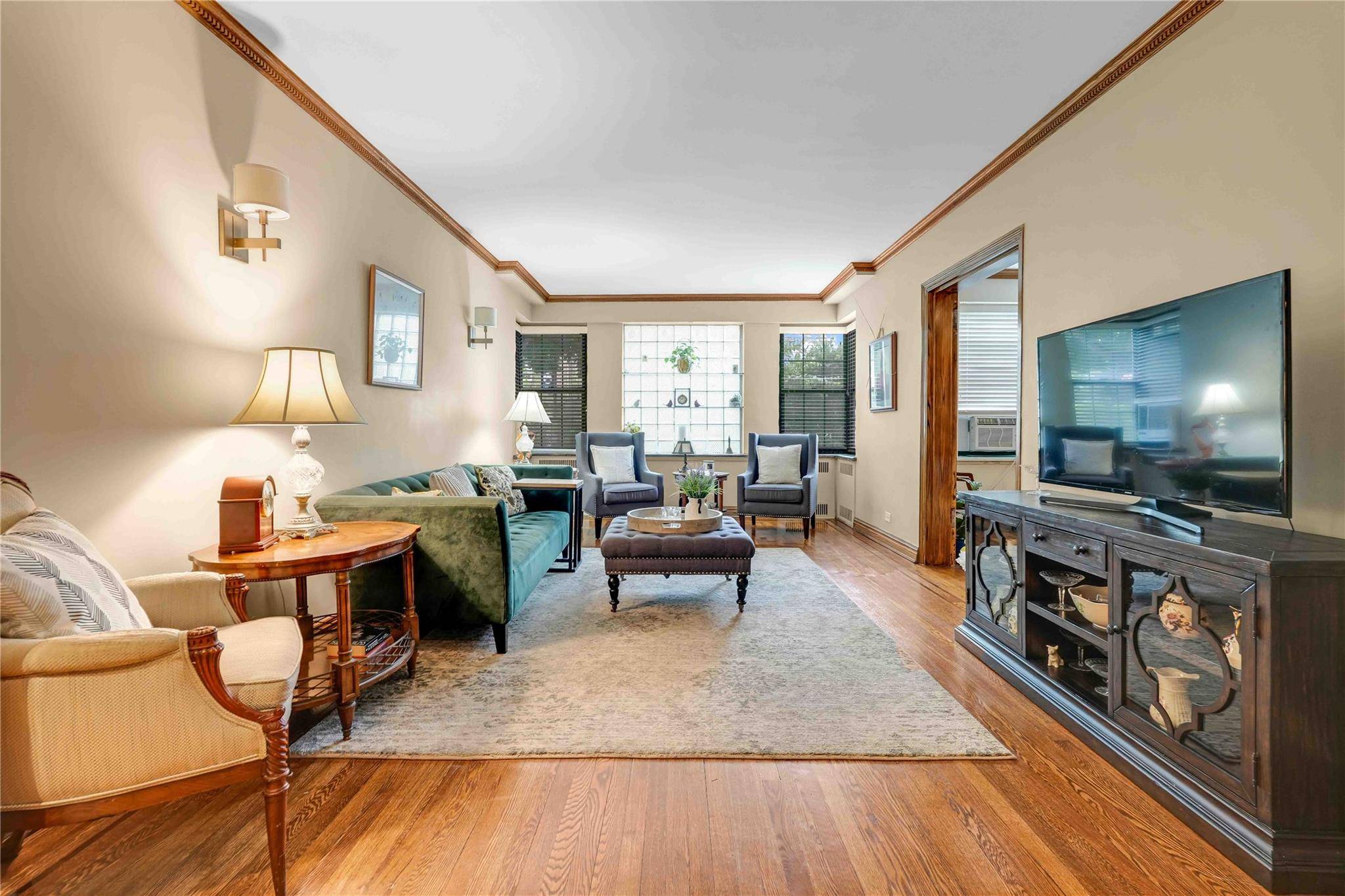 Forest Hills, NY 11375,94-11 69th AVE #102