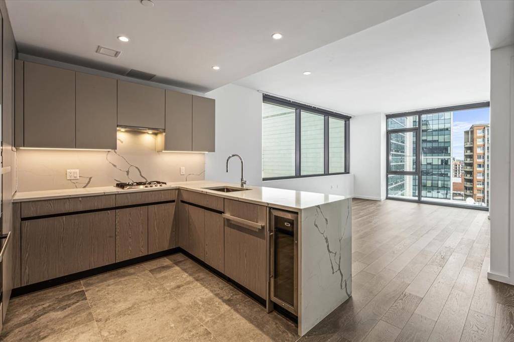 Flushing, NY 11354,133-36 37th Ave #11H
