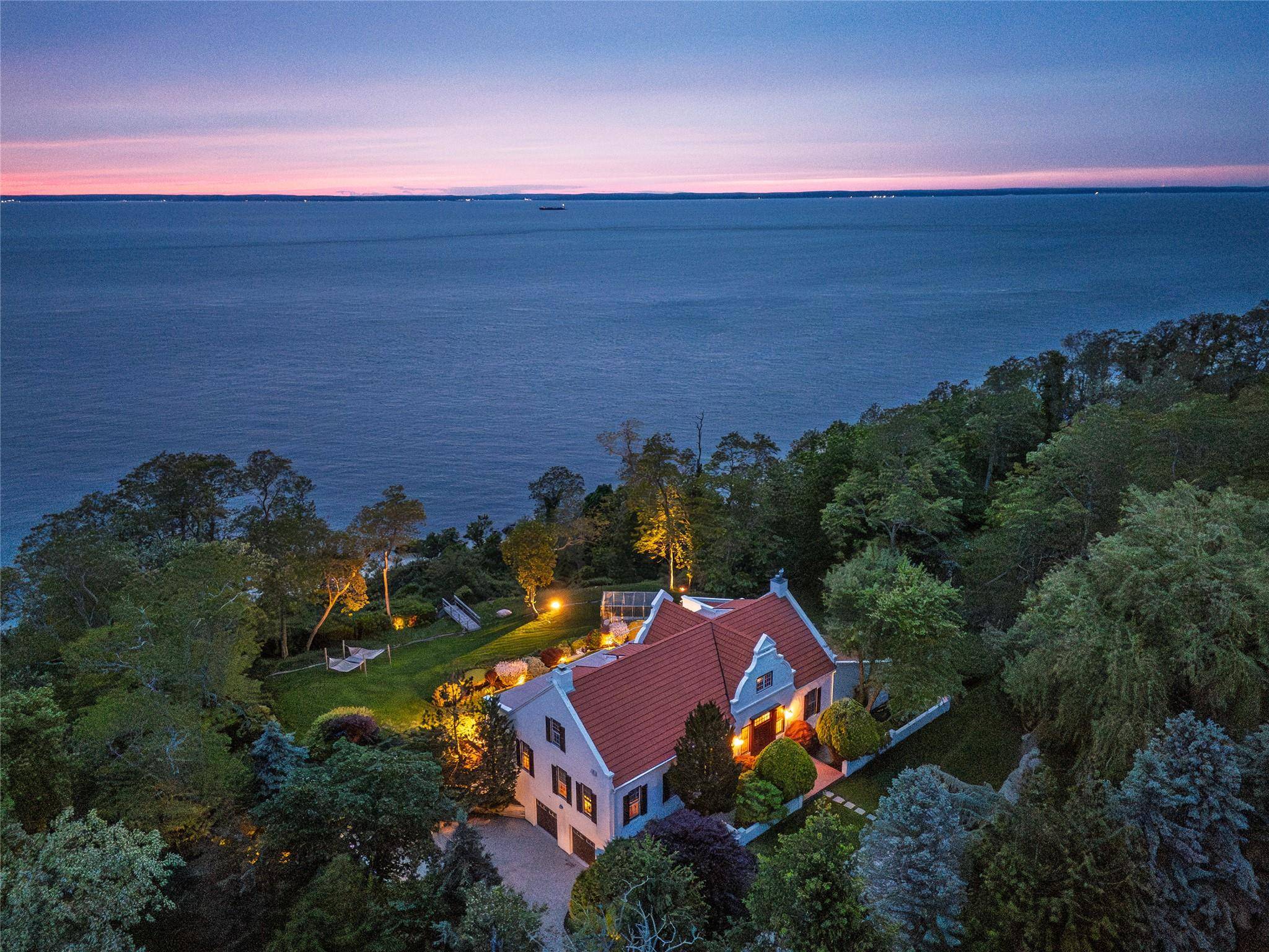Orient, NY 11957,215 Hillcrest DR