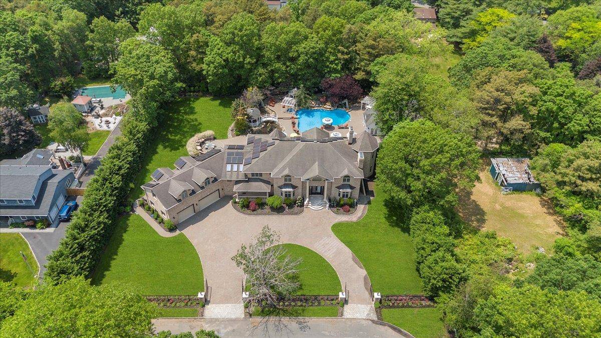 Dix Hills, NY 11746,135 Millet ST