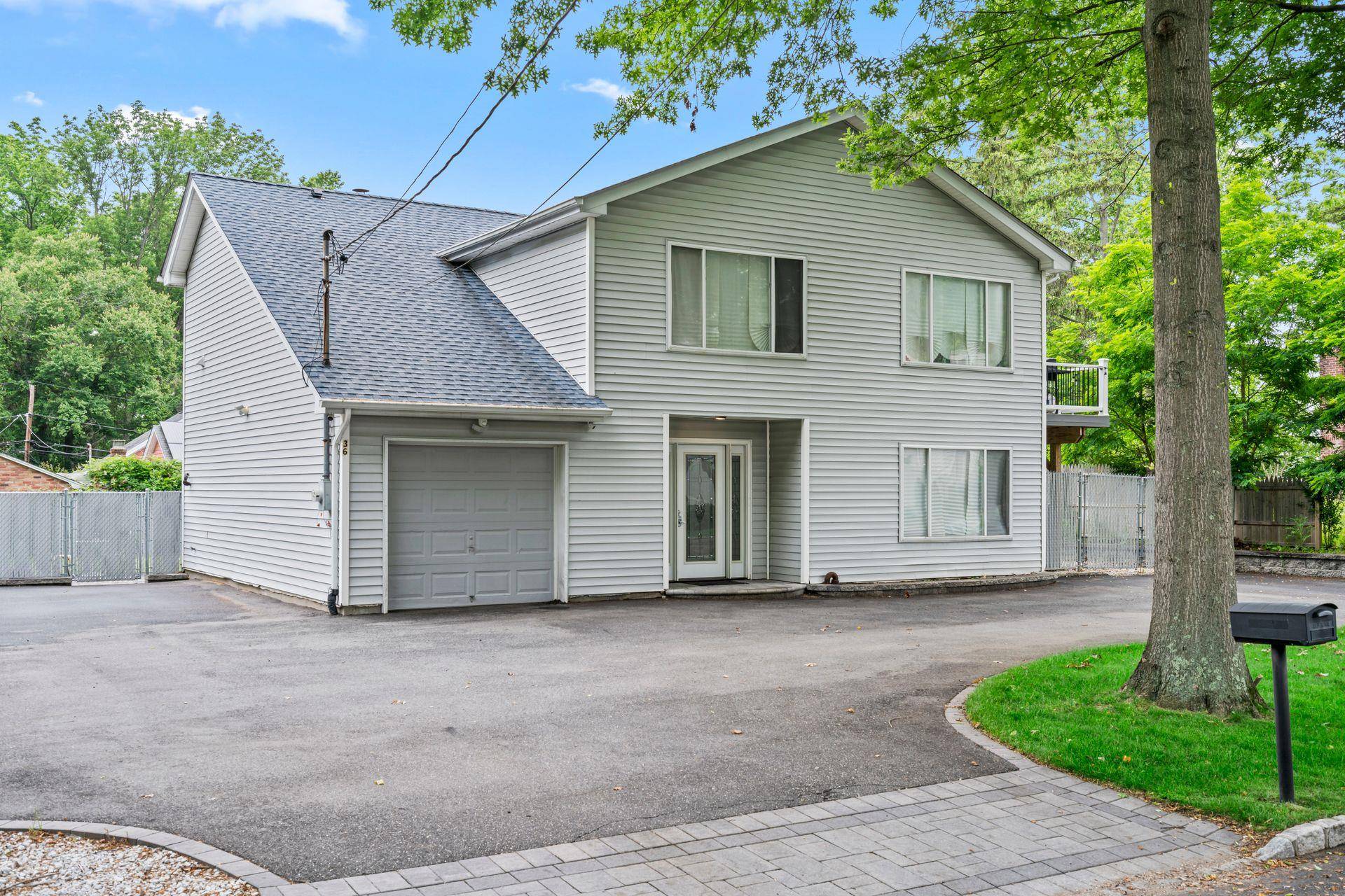 Kings Park, NY 11754,36 Maple RD