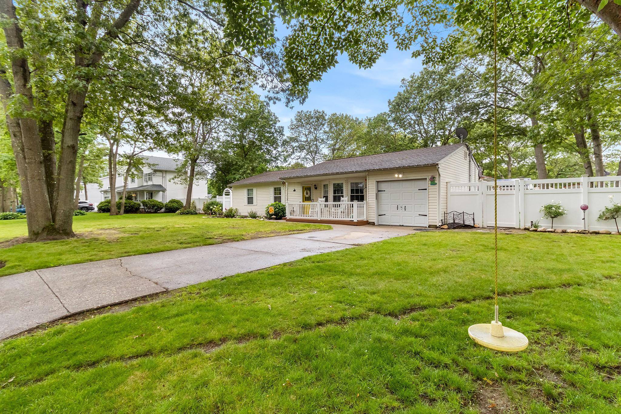 Holtsville, NY 11742,44 Lowell AVE