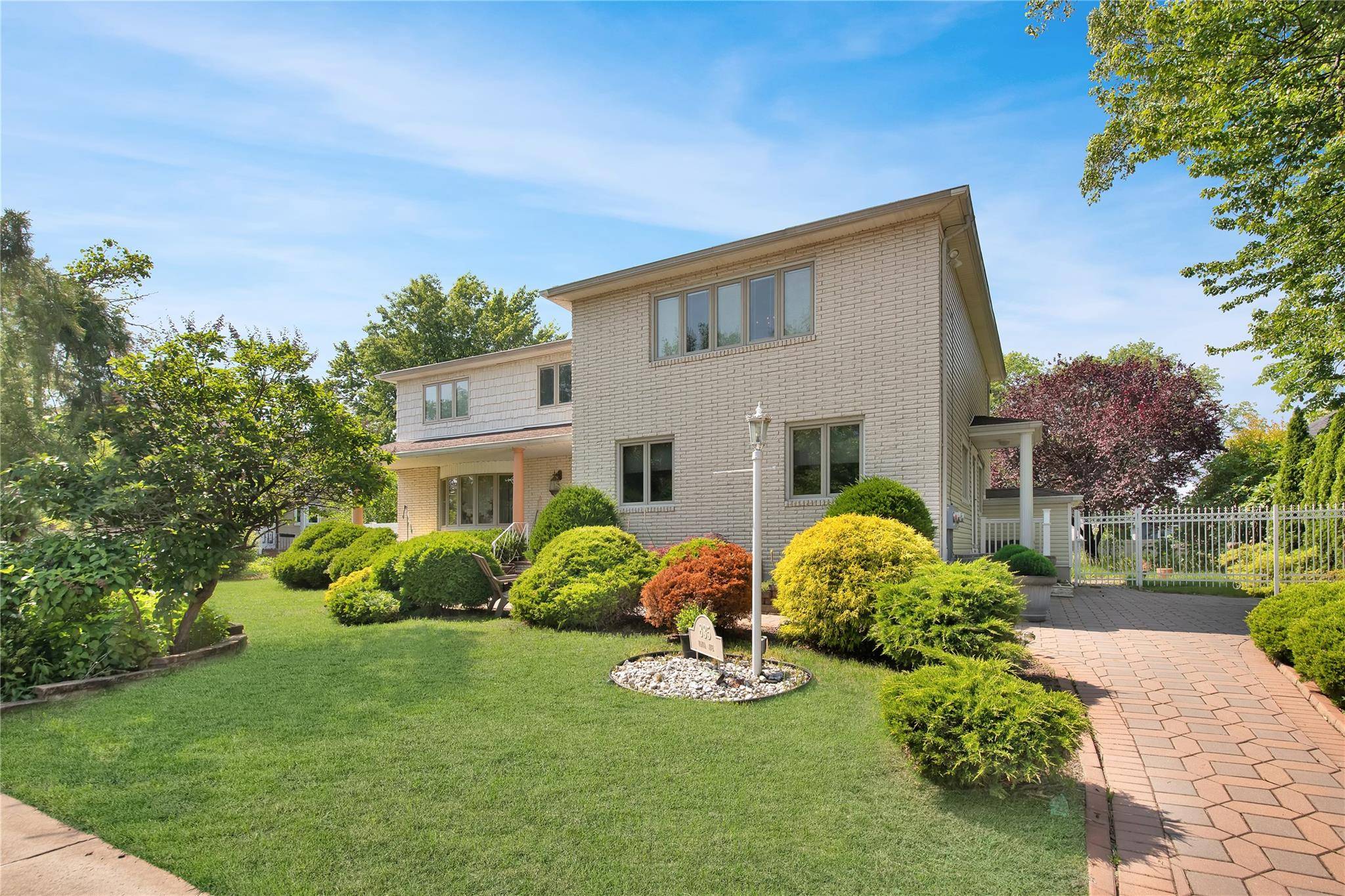 Staten Island, NY 10309,835 Ionia AVE