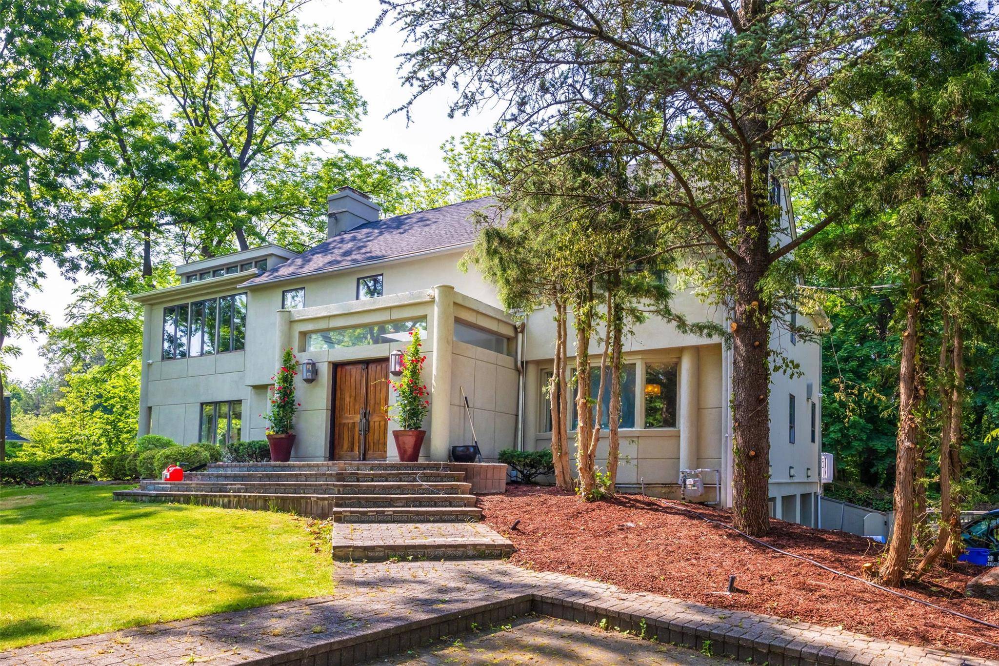 Roslyn, NY 11576,6 The Maples