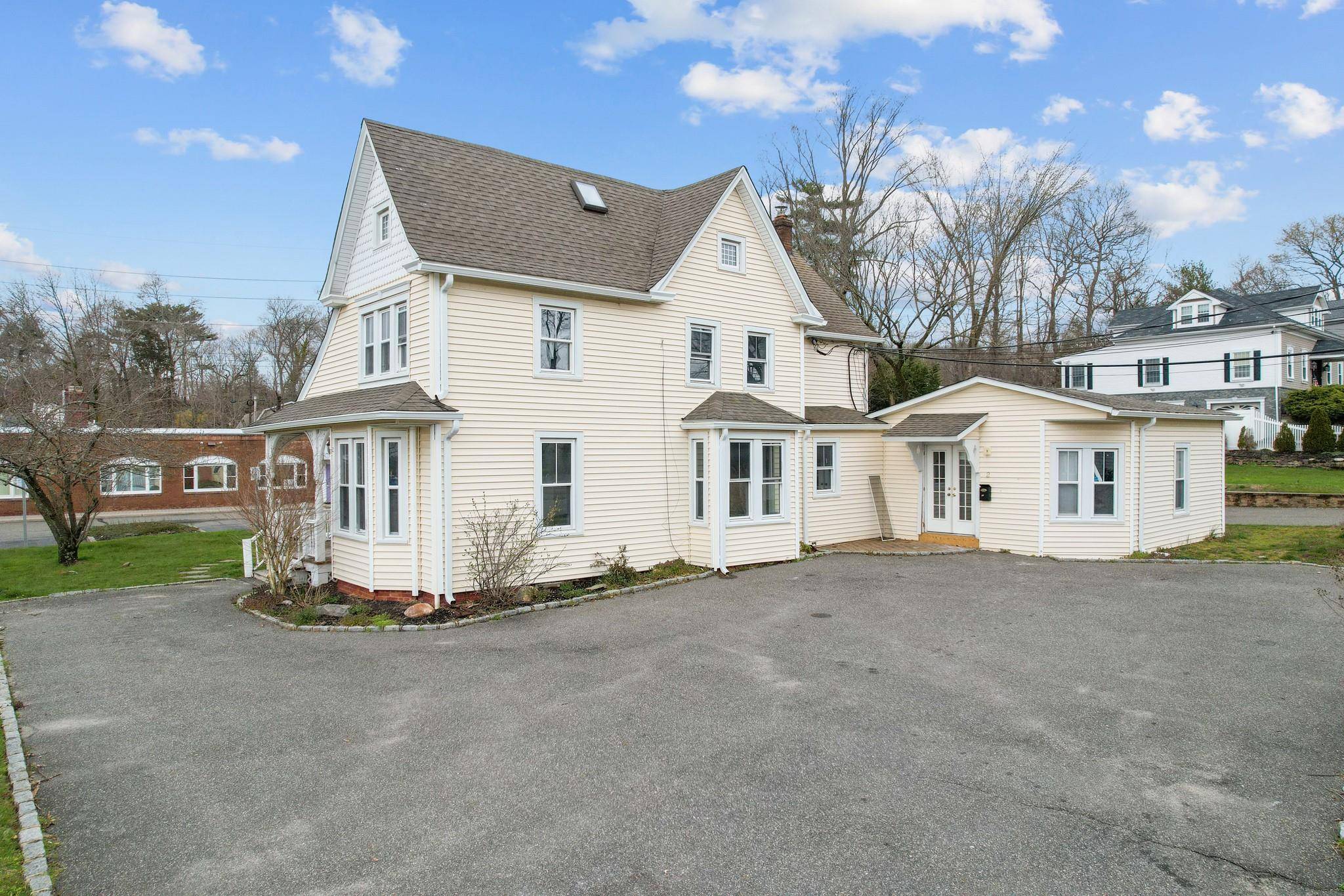 Smithtown, NY 11787,49 Landing AVE #1