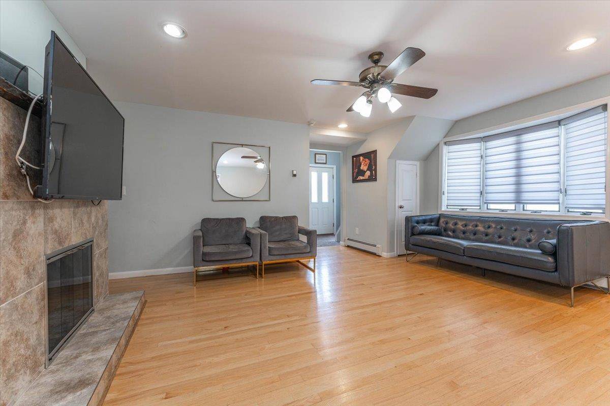 Inwood, NY 11096,143 Davis AVE