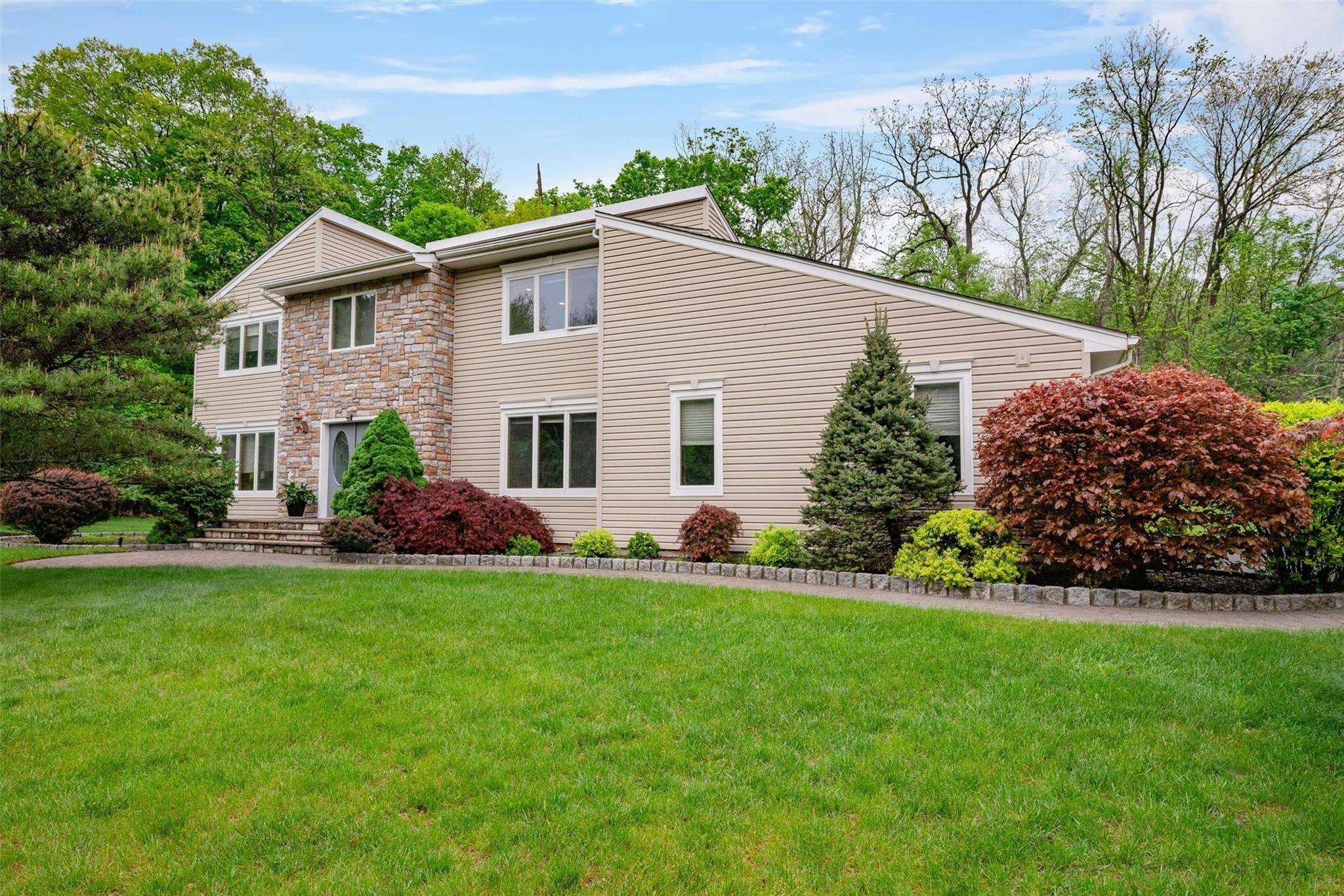 Suffern, NY 10901,1 Blue Sky DR