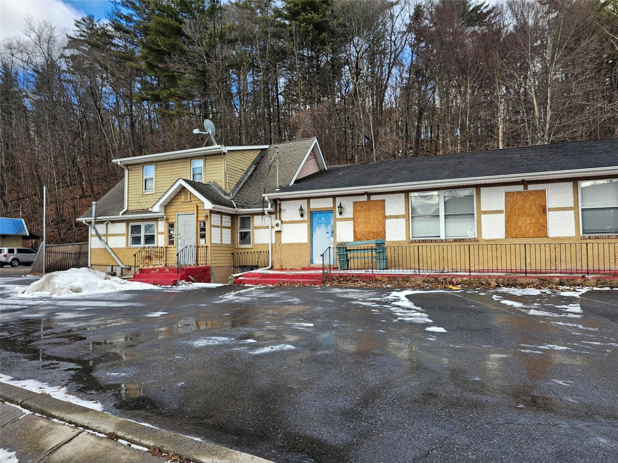Ulster Park, NY 12428,211 S Main ST