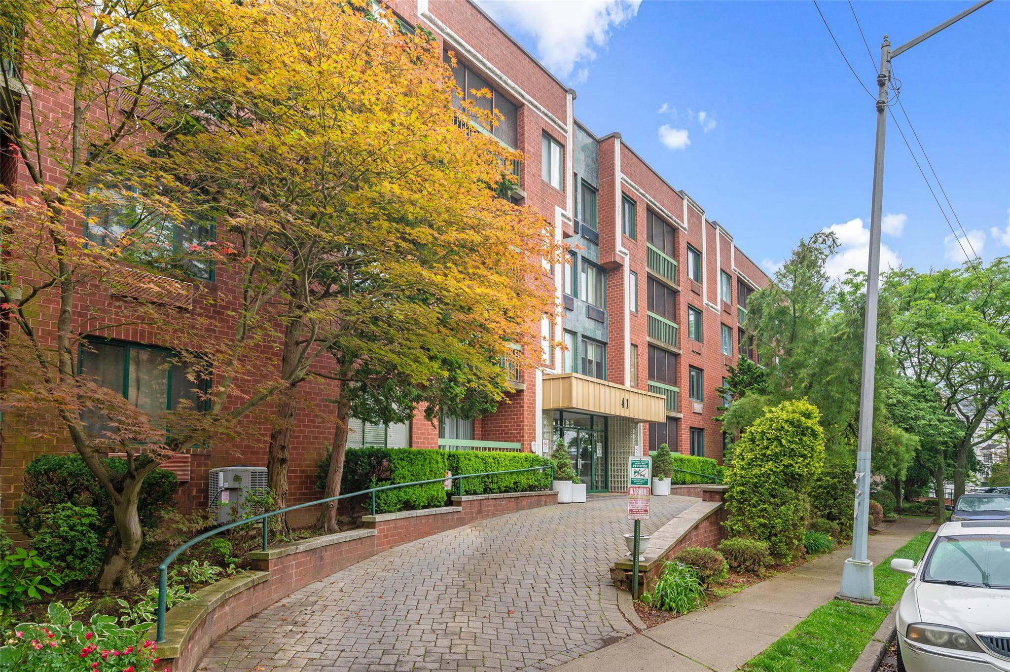 Staten Island, NY 10314,41 Wellington Ct #1L