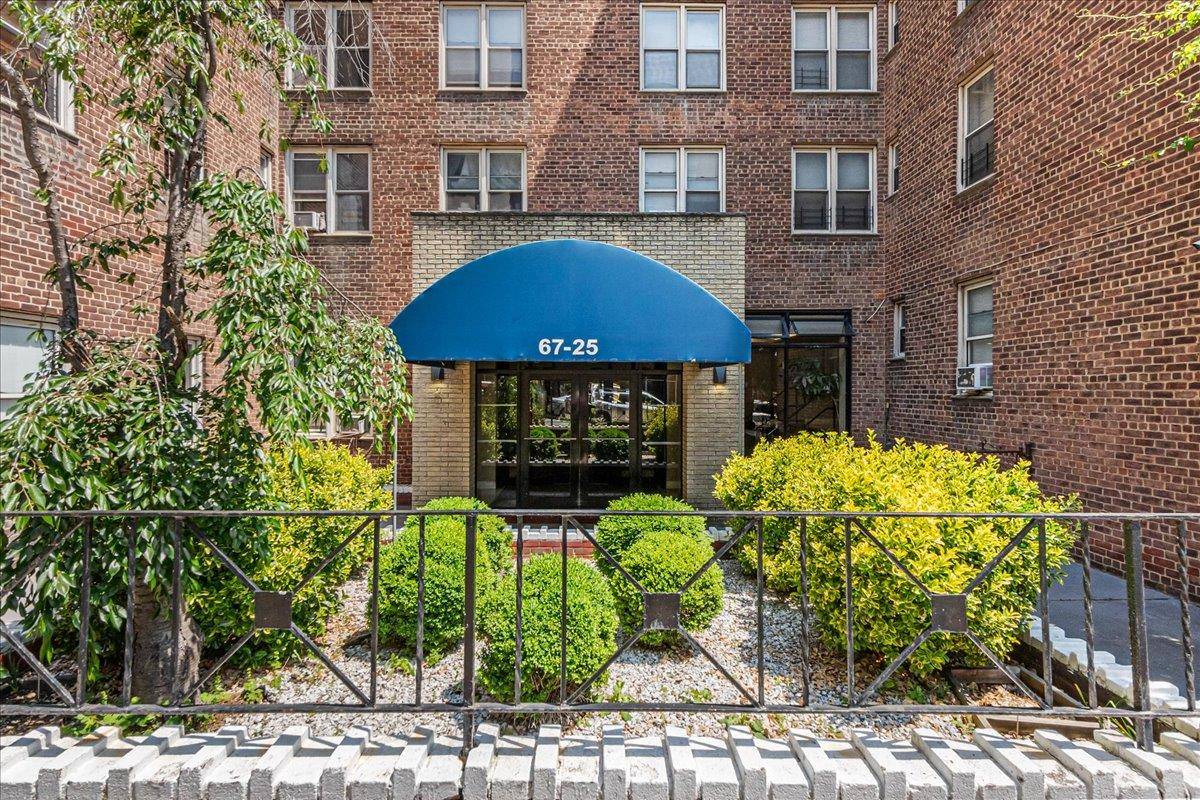 Forest Hills, NY 11375,67-25 Dartmouth ST #3M