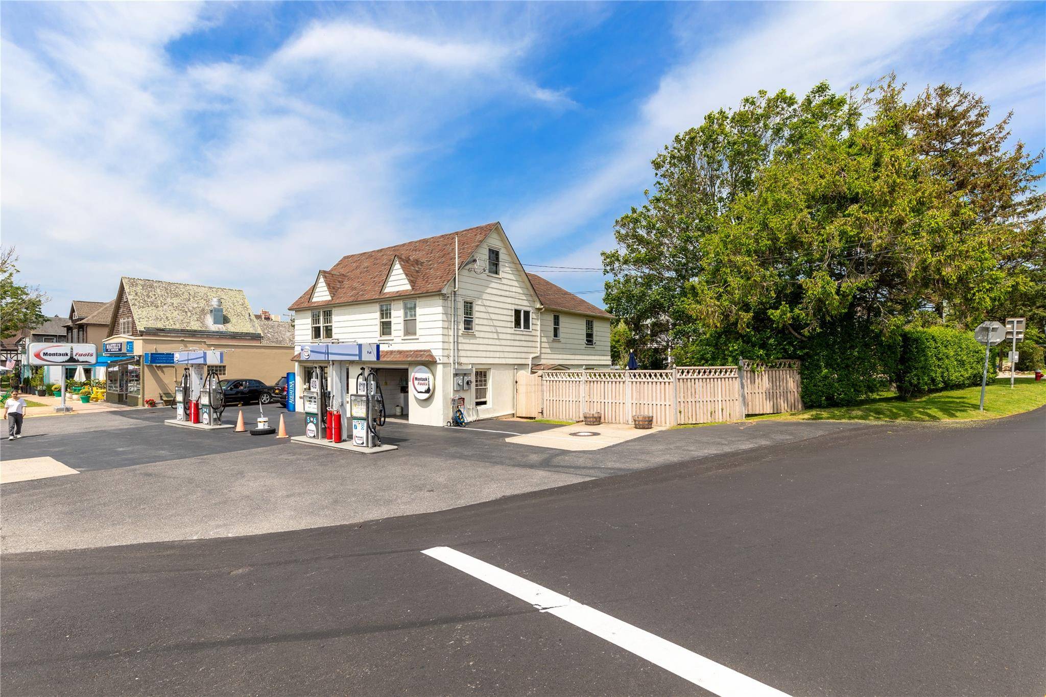 Montauk, NY 11954,809 & 813 Montauk HWY
