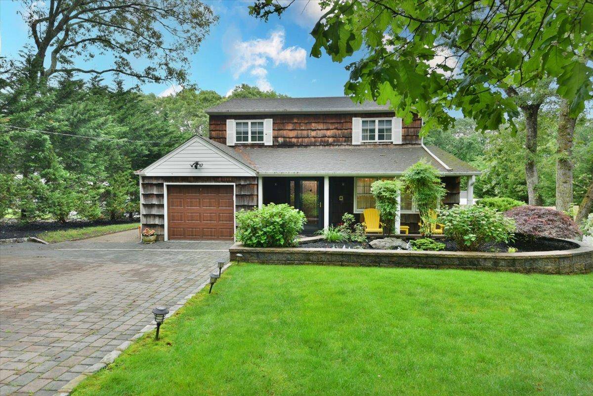 Smithtown, NY 11787,41 Grassy Pond DR