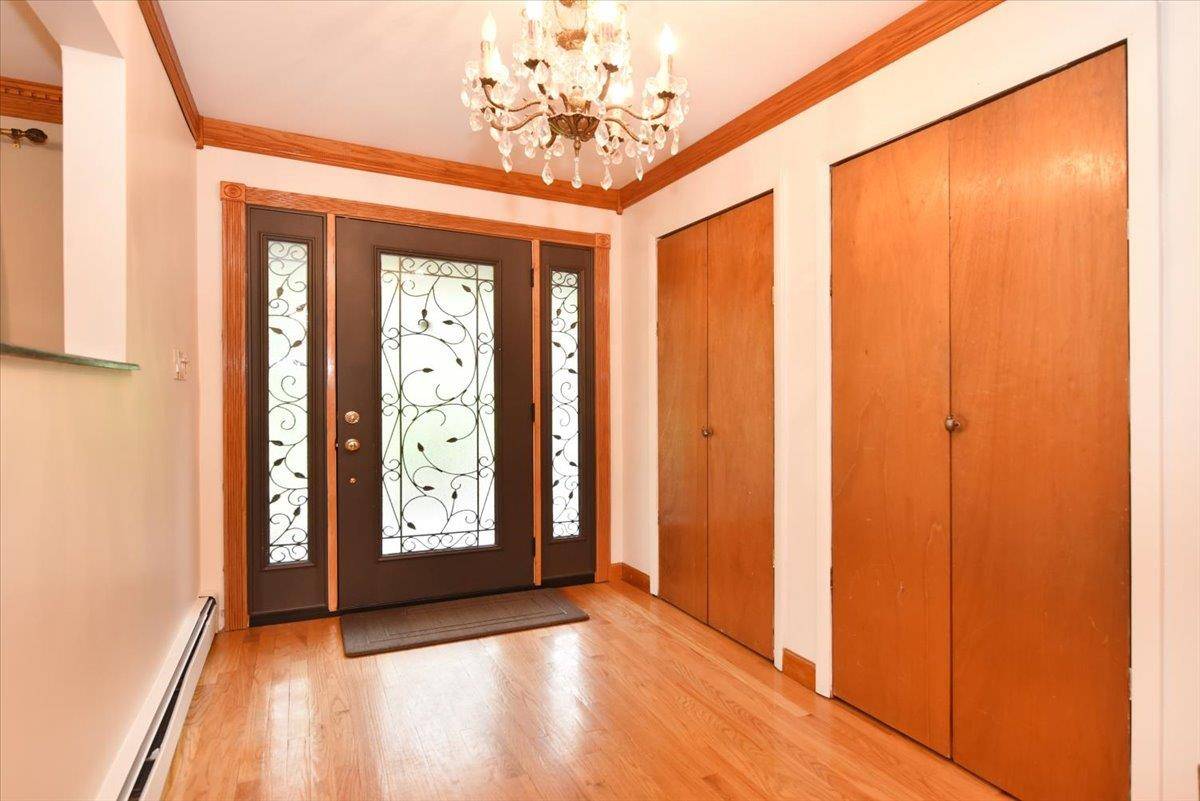 Smithtown, NY 11787,41 Grassy Pond DR