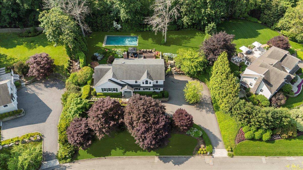 Cold Spring Harbor, NY 11724,6 Halyard CT