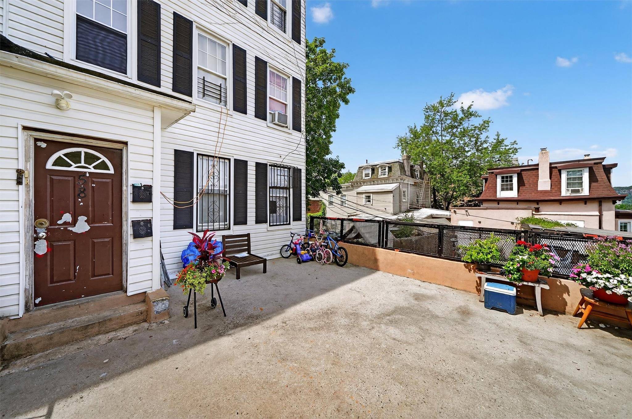 Yonkers, NY 10701,58 Herriot ST