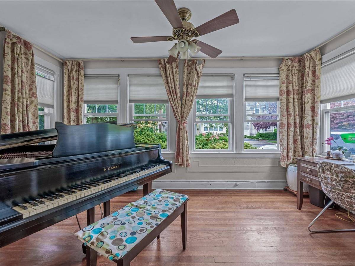 Great Neck, NY 11021,29 Jayson AVE