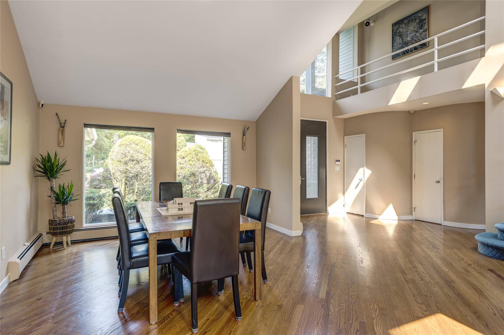 Roslyn, NY 11576,64 Highland AVE