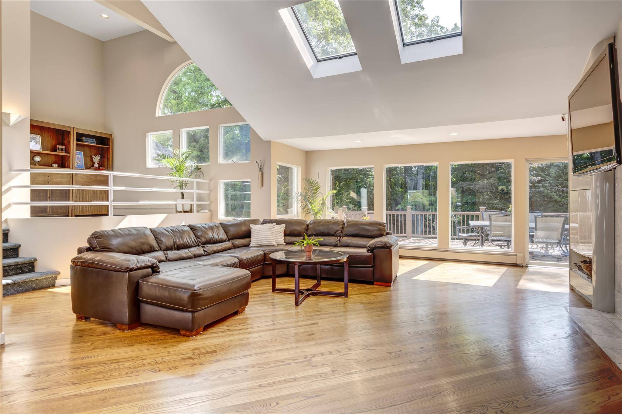 Roslyn, NY 11576,64 Highland AVE