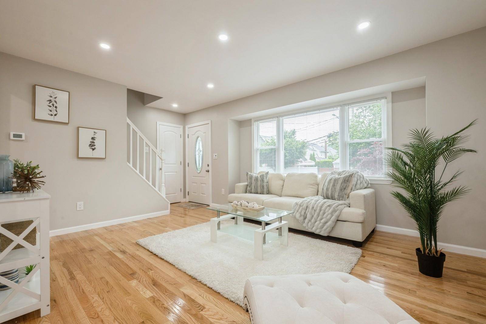 West Hempstead, NY 11552,1086 Lehman RD
