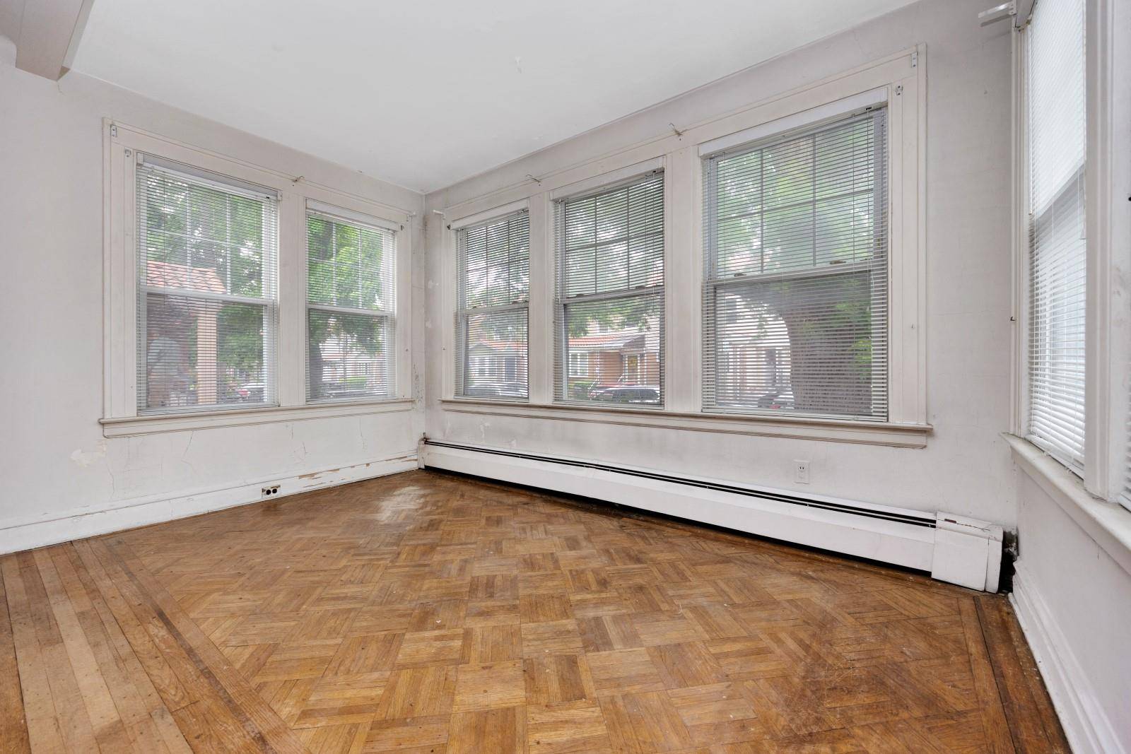 Glendale, NY 11385,88-11 79th AVE