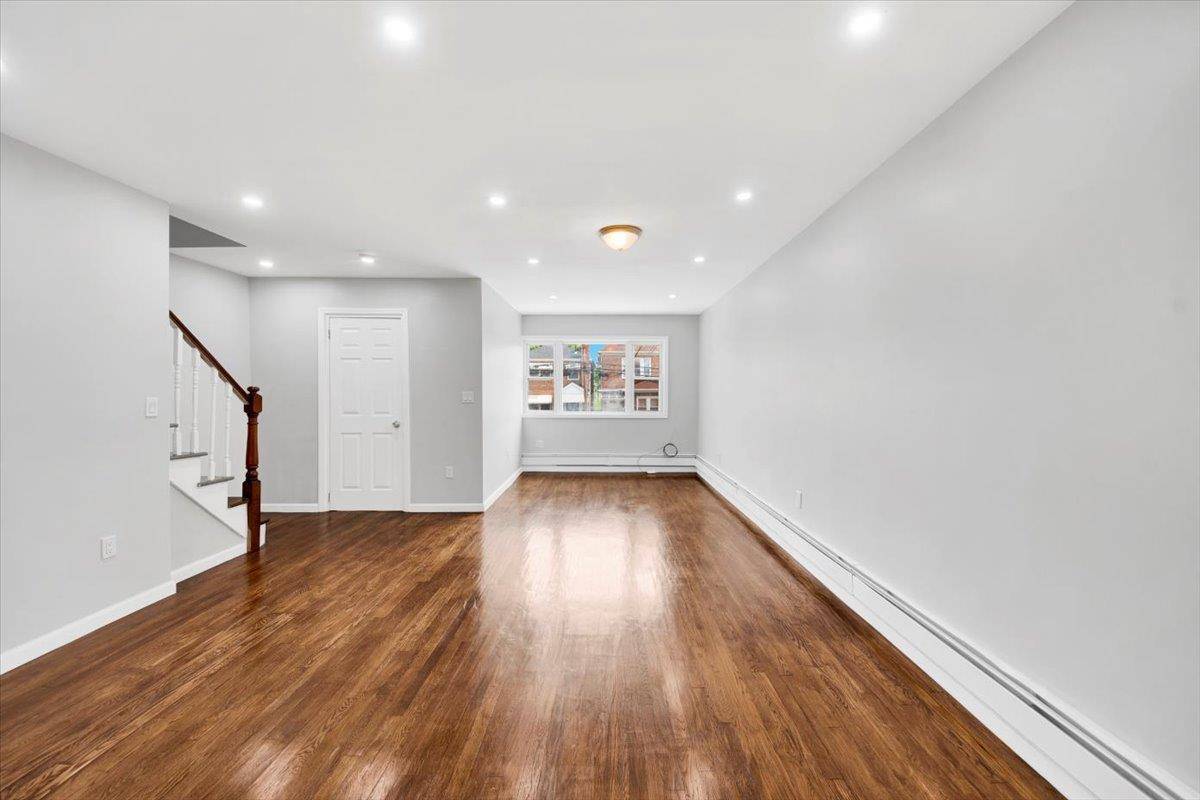 Bronx, NY 10466,932 E 225th ST